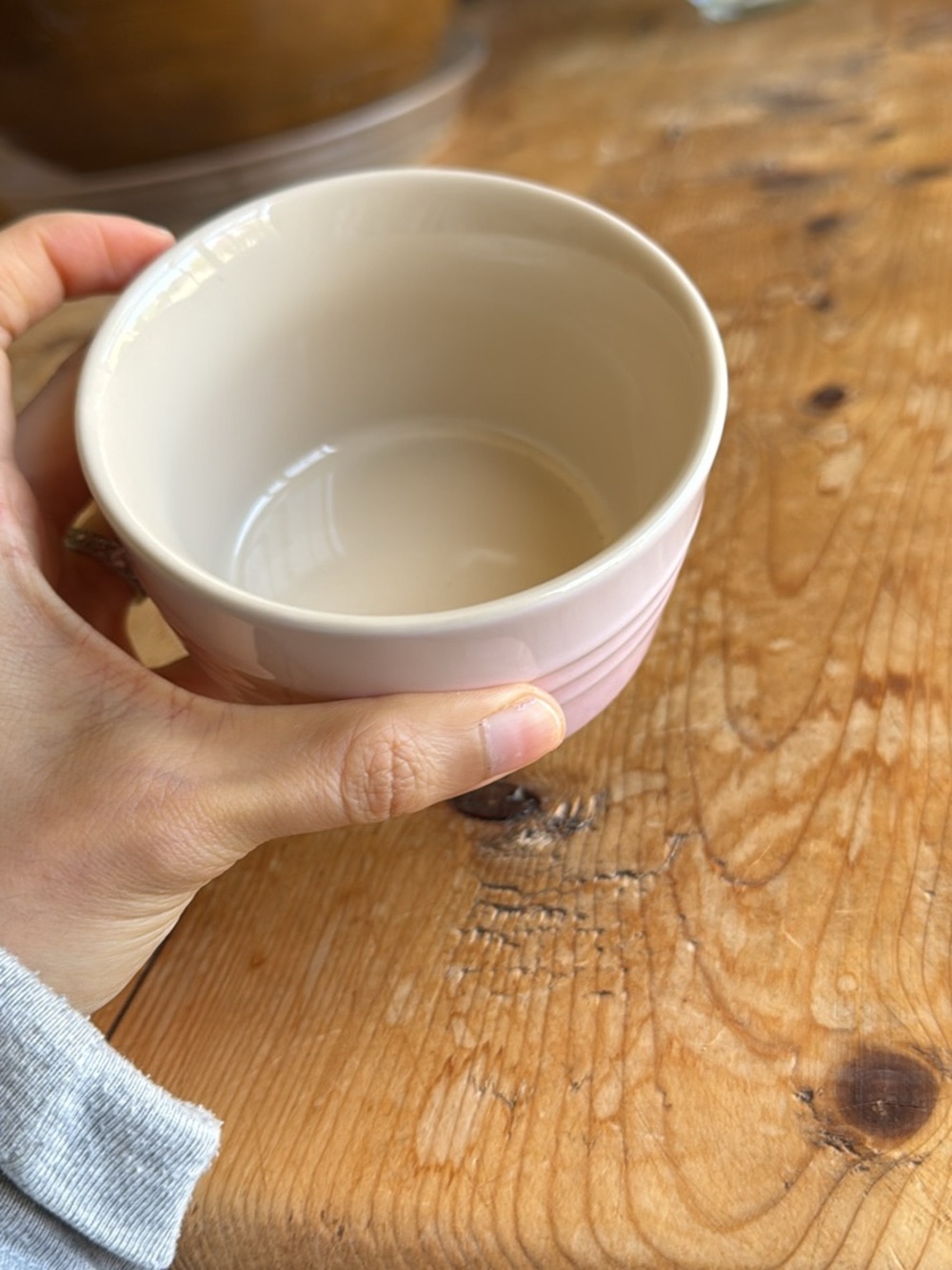 Le Creuset Ramekin Shell Pink - Picture 3 of 3